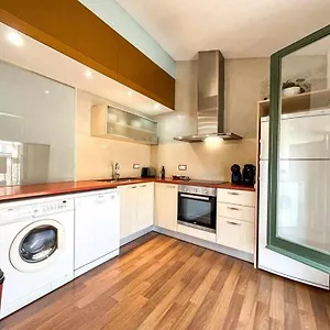 https://loft-cort-reial-atico-in-the-heart-of-the-old-town.topcostabravahotels.com